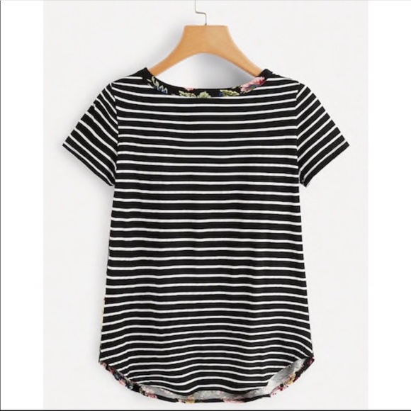 NEW! ❗️LAST 1❗️SHORT SLEEVE TOP WITH FLORAL PRINT - Picture 2 of 5